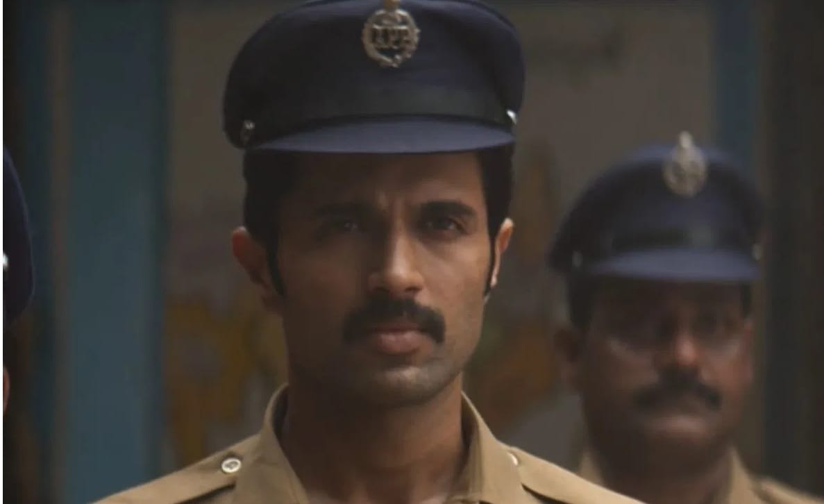 सीन संदर्भात सांगताना त्यांनी सांगितली की जेल खुपच जुनी असल्याने सीनमध्ये खूपच इंटेंस पाहायला मिळत आहे. ते म्हणाले की ज्या लोकेशनवर हा तुरुंगा आहे ती जागा खुपच सुंदर आहे. जी या चित्रपटाच्या सीनसाठी पोषक ठरली आहे. 