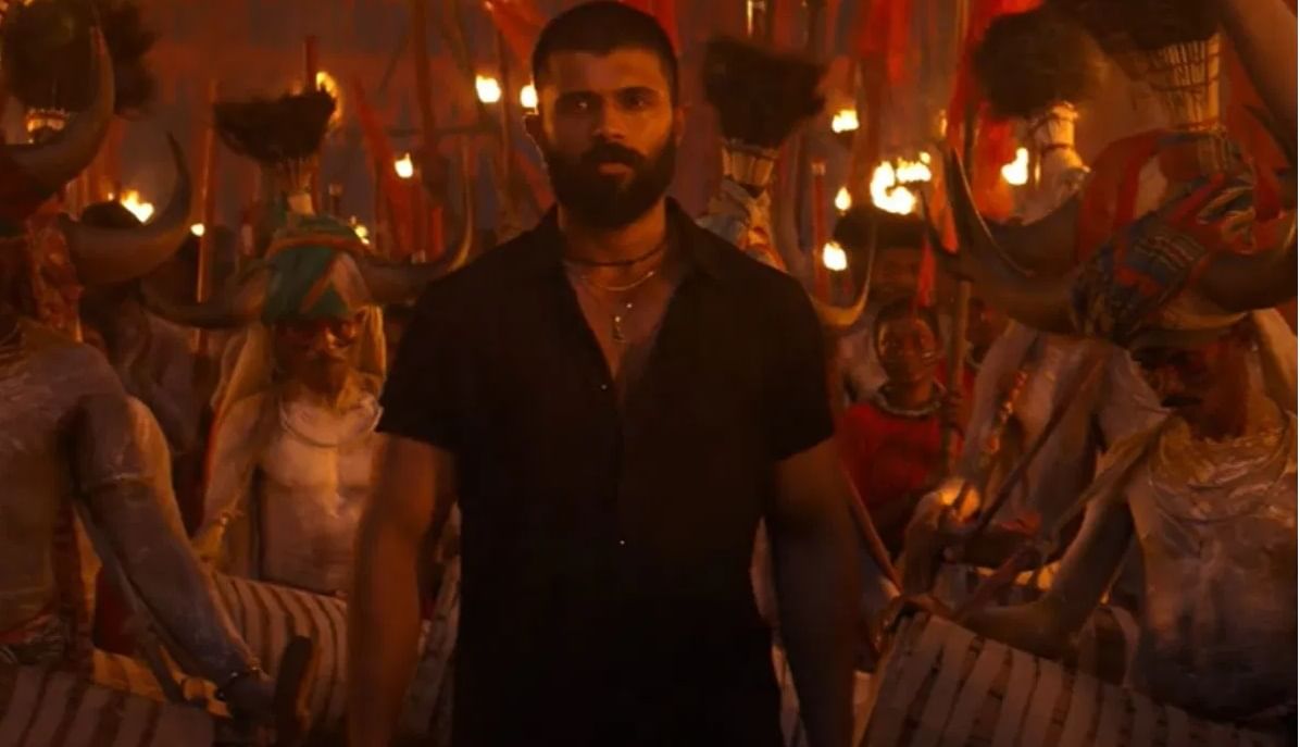 चित्रपटातील अभिनेत्याचा लुक पासून या त्याच्या अनोख्या लोकेशनबाबत खूपच चर्चा होत आहे. 'साम्राज्य'(किंगडम)३१ जुलै रोजी सिनेमागृहात रिलीज होत आहे. हा चित्रपट इतर भाषेत किंगडम नावाने रिलीज होत आहे. 