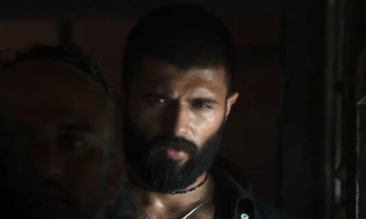 साऊथ स्टार विजय देवरकोंडा याचा मोस्ट अवेटेड चित्रपट 'साम्राज्य'चा (Kingdom) ट्रेलर २७ जुलै रोजी रिलीज झाला होता. या चित्रपटाबद्दल खुपच एक्साईटमेंट आहे.
