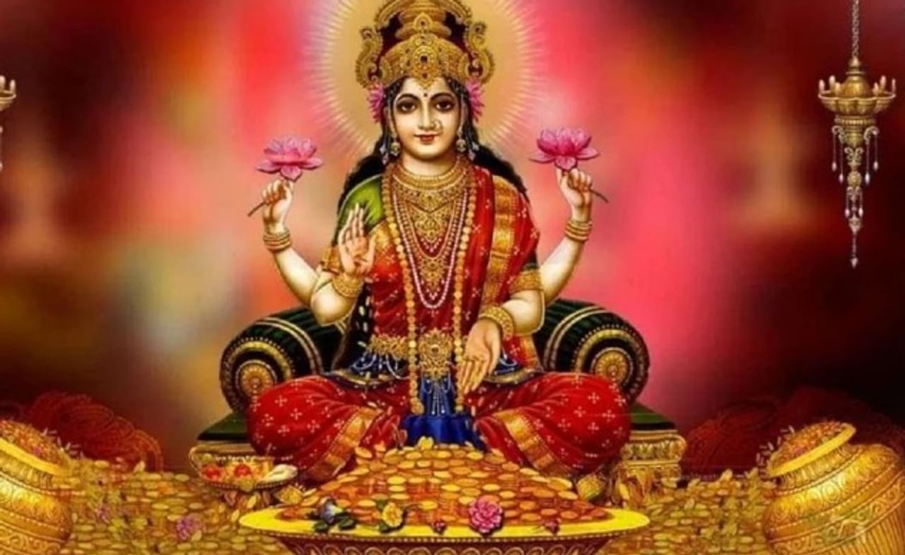 हिंदू धर्मात वास्तूशास्त्राला फार महत्त्व आहे. वास्तूशास्त्राचे नियम पाळून घराची रचना केली, घरातील सामान ठवले तर आयुष्यात भरभराट येते, असे म्हटले जाते. त्यामुळे अनेकजण घरातील प्रत्येक सामान वास्तूशास्त्रातील नियमानुसारच ठेवतात.