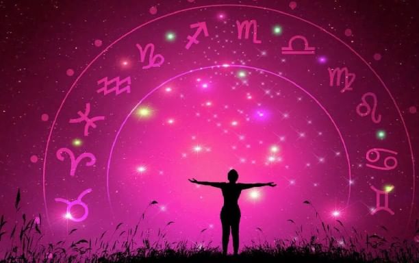 मेष राशीच्या लोकांना प्रेम संबंधात  तणावाची स्थिती पाहायला मिळू शकते. तूमचा याअगोदरचा प्रेमी तुमच्या आयुष्यात पुन्हा एकदा दखल देऊ शकतो.   मेष राशीच्या लोकांना करिअरच्या चांगल्या संधी निर्माण होऊ शकतात. 