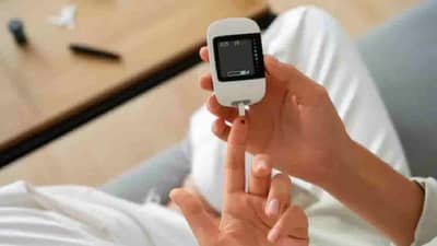 चवीला गोड, तरीही मधुमेहाचे रुग्ण खाऊ शकतात ही 4 फळे, रक्तातील साखर राहील नियंत्रणात