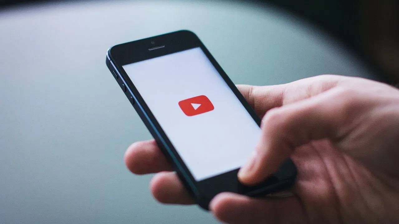 डिजिटलनंतरच्या जगासाठी नियोजन का महत्त्वाचे आहे. आपण संपत्तीचा वारसा कसा तयार करतो ? चला ते जाणून घेऊया. त्याचप्रमाणे, डिजिटल मालमत्तेबाबतही नियोजन करणे महत्त्वाचे आहे. जर हे केले नाही तर तुमचे प्रियजन तुमच्या आठवणींमध्ये प्रवेश करू शकणार नाहीत.