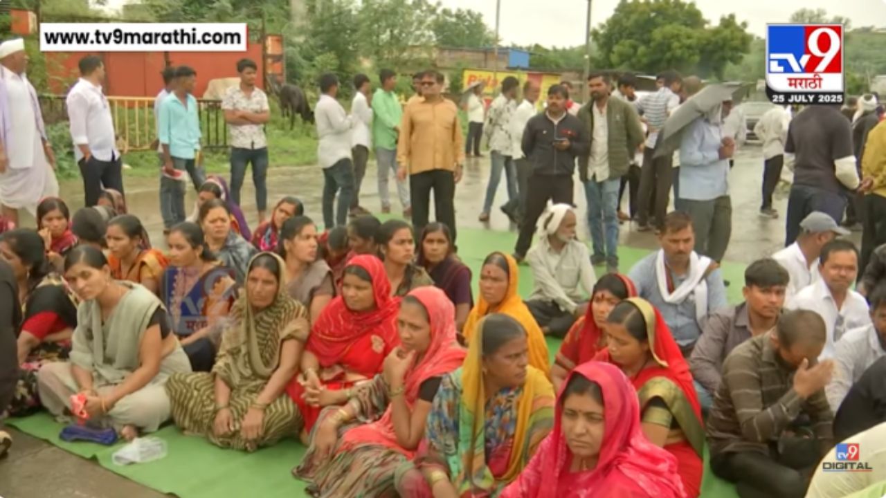 पतीला न्याय द्या; ज्ञानेश्वरी मुंडेंचं भर पावसात आंदोलन