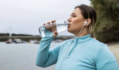 वॉक केल्यानंतर किती वेळाने पाणी प्यायला हवे,अनेक लोकांना माहिती नाही