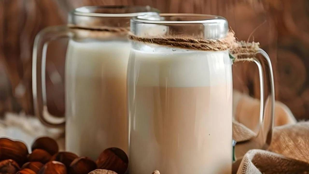 बदामाचं दूध आणि बटर : साराने या स्मूदीमध्ये बदामाचे दूध आणि बटरचा समावेश केला आहे. जे लॅक्टोस इनटॉलरंट आहेत, त्यांच्यासाठी बदामाचे दूध हा सर्वोत्तम पर्याय आहे. त्यात कॅलरीज कमी असतात आणि त्यात व्हिटॅमिन ई असते. बदामाच्या बटरमध्ये प्रथिने असतात. याशिवाय, ते त्वरित ऊर्जा देखील देते.