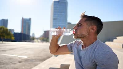 सकाळी रिकाम्या पोटी हे पाणी प्यायल्यास निस्तेज त्वचाही होईल चमकदार, जाणून घ्या