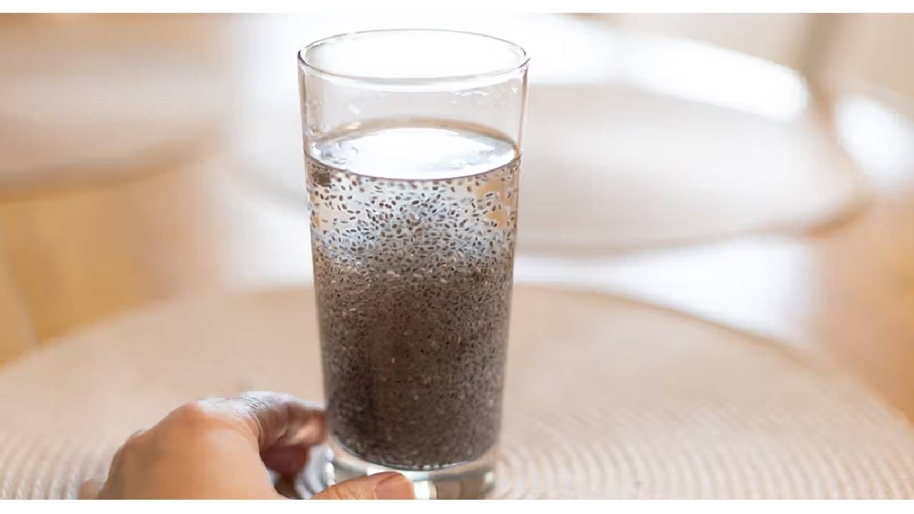 दररोज अळशीचे पाणी प्यायल्याने 'या' 7 समस्या होतील दूर, संधिवाताच्या दुखण्यापासूनही मिळेल आराम