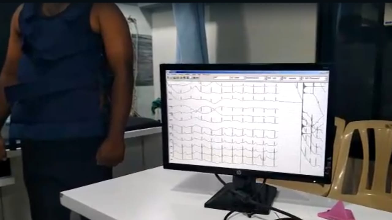 या संशोधनादरम्यान छाती आणि पोटावर विशिष्ट पॉईंट्स शोधण्यात आले. ज्याद्वारे काढलेला ईसीजी नेहमीच्या ईसीजी प्रमाणेच अचूक असेल. हे जॅकेट रुग्णाने परिधान केल्यानंतर, केवळ एका क्लिकवर ईसीजी अहवाल थेट रुग्णाच्या किंवा डॉक्टरांच्या मोबाईलवर पाठवता येतो.