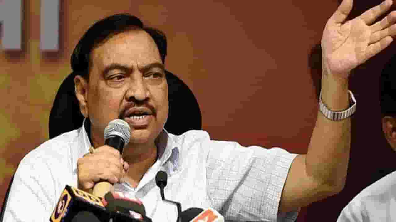 Eknath Khadse : एक बटण दाबलं की देशात हाहाकार माजेल.. हनी ट्रॅप प्रकरणी एकनाथ खडसेंचा इशारा काय?