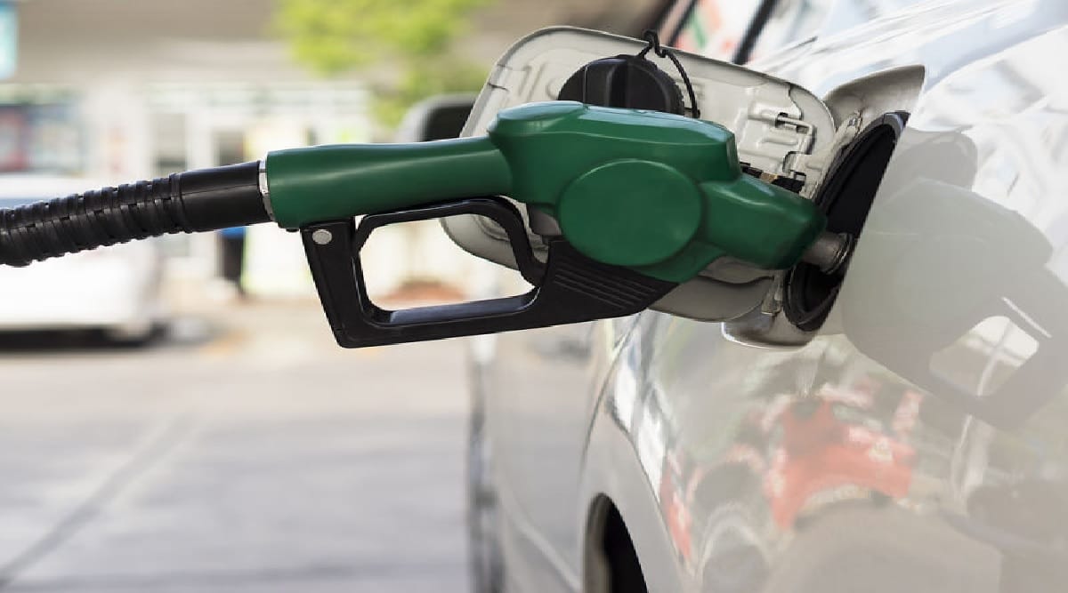 कारचे इंधन कसे वाचवता येईल? जाणून घ्या कारचे इंधन कसे वाचवता येईल? जाणून घ्या