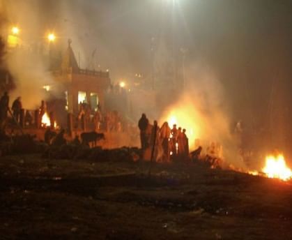 बेवारस मृतदेह असला तरी त्याला स्मशानतच नेऊन त्याच्यावर विधिवत अंत्यसंस्कार केले जातात. मानवाच्या मृत्यूपश्चात याच स्थानावरून त्याच्या मुक्तीचा प्रवास चालू होतो, असे म्हटले जाते.