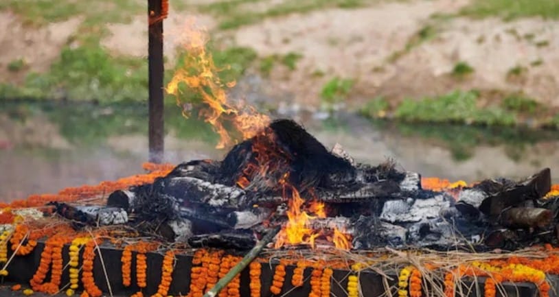 मात्र रात्रीच्या वेळी चुकूनही स्मशानभूमीच्या आसपास नये, असे सांगितले जाते. यामागे नेमके कारण काय आहे? असा प्रश्न अनेकदा विचारला जातो.