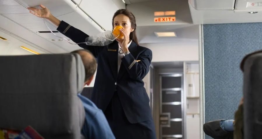 ही रुम एअर होस्टेस आणि वैमानिकांसाठी असते. या रुममध्ये अनेक प्रकारच्या सुविधा असतात. या सुविधांचा वापर फक्त एअर होस्टेस आणि वैमानिकच करू शकतात.