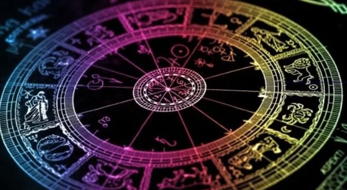 या केंद्र त्रिकोण राजयोगाचा वृश्चिक राशीला विशेष फायदा होणार आहे. या योगाच्या प्रभावामुळे शिक्षण क्षेत्रात विशेष यश मिळण्याची शक्यता आहे. व्यापारातही लाभ होऊ शकतो. तुम्ही करत असलेल्या प्रयत्नांना यश येईल. तसेच अडकलेले काम मार्गी लागण्याची शक्यता आहे. 