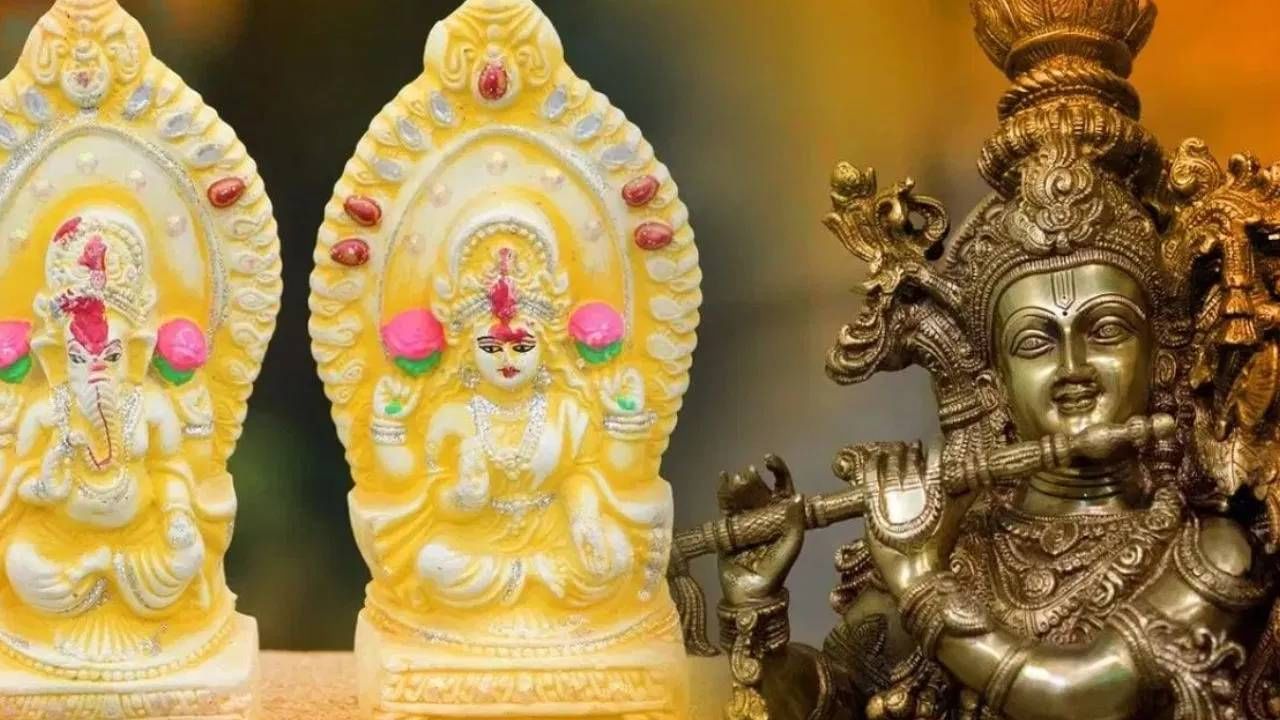 बऱ्याच वेळा आपण दुसऱ्या व्यक्तीला देवाची मूर्ती भेट म्हणून देतो. पण, चुकूनही देवाची मूर्ती कोणालाही भेट म्हणून देऊ नये. बऱ्याच वेळा असे घडते की तुम्ही मूर्ती भेट म्हणून देता पण समोरची व्यक्ती त्याची योग्य काळजी घेऊ शकत नाही. काही लोक असे आहेत जे मूर्ती स्वच्छही करत नाहीत. देवाची मूर्ती भेट म्हणून देऊ नये याचे हे एक मुख्य कारण आहे.