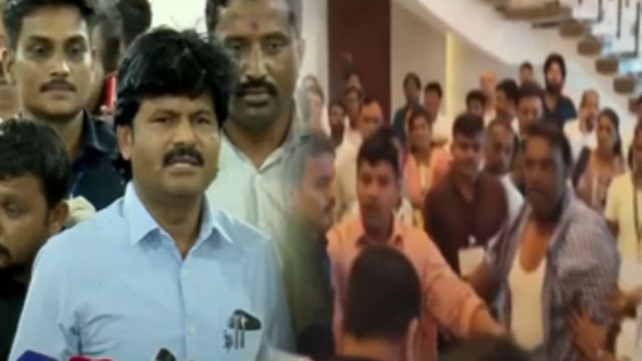 आधी हसले, उत्तर टाळलं, बावनकुळेंना भेटताच जाहीर दिलगीरी; विधानभवन राड्यावर पडळकर काय म्हणाले? आधी हसले, उत्तर टाळलं, बावनकुळेंना भेटताच जाहीर दिलगीरी; विधानभवन राड्यावर पडळकर काय म्हणाले?