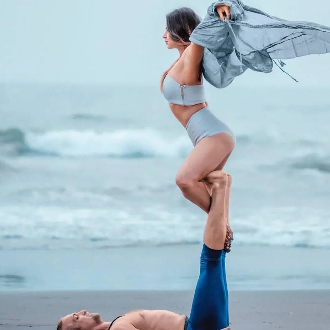 39 वर्षाच्या या अभिनेत्रीने टीवी शो 'अचानक 37 साल बाद' मधून करिअर सुरु केलेलं. त्यानंतर Kkusum मध्ये दिसली. 'विरुद्ध', 'सिंदूर तेरे नाम', 'लागी तझसे लगन', 'सात फेरे' सह अनेक शो ज मध्ये काम केलं. नागिनचा भाग राहिलेली ही अभिनेत्री आता नवरा आणि मुलाबाळांसोबत आनंदी आयुष्य जगतेय. सोबतच कंपनीचा विस्तार सुद्धा करतेय. 