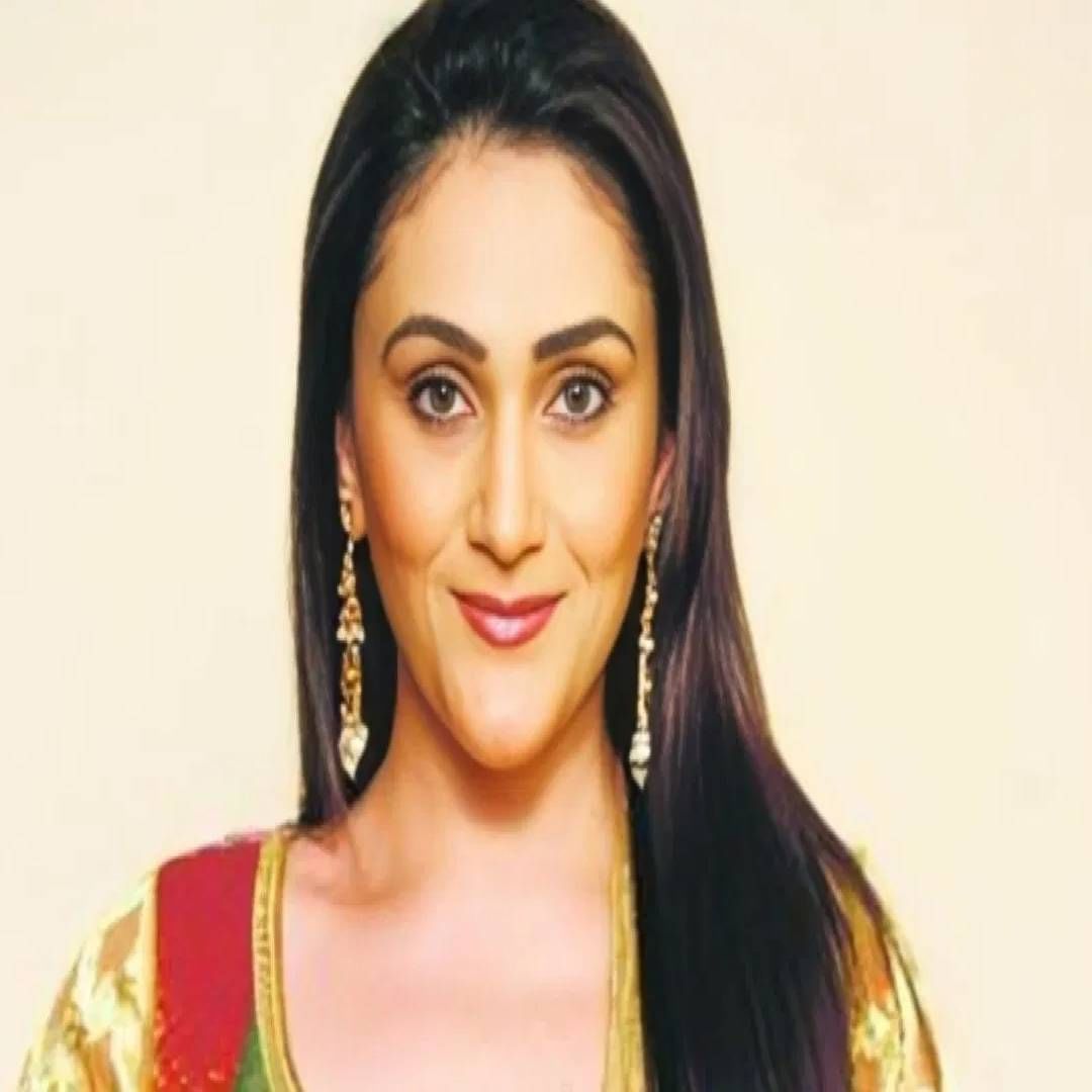 ईवा ग्रोवर - छोट्या पडद्यासोबत मोठ्या पडद्यावर नशीब आजमवणारी अभिनेत्री ईवा ग्रोवरने सुद्धा पळून जाऊन लग्न केलेलं. ईवाने आमिर खानच्या सावत्र भावासोबत लग्न केलेलं. दोघांचा आता घटस्फोट झालाय. जास्त काळ त्यांचं नातं टिकलं नाही. 