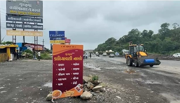 तर एका हॉटेल मॅनेजरला रविवार पर्यंत अल्टिमेटम देण्यात आले आहे. त्यामुळे आता पुन्हा एकदा मराठी भाषेचा मुद्दा तापला आहे. गुजराती हॉटेलमालक नेमकं काय करणार, याकडे सर्वांचेच लक्ष लागले आहे. 