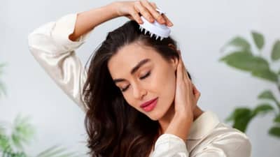 घरच्या पदार्थांचा वापर करून पावसाळ्यात केसांना या पद्धतीनं ठेवा निरोगी....