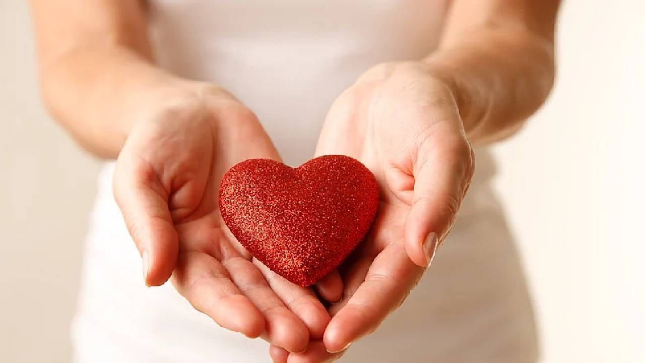 तुमच्या आईला आरोग्य विमा भेट द्या, फायदे जाणून घ्या तुमच्या आईला आरोग्य विमा भेट द्या, फायदे जाणून घ्या