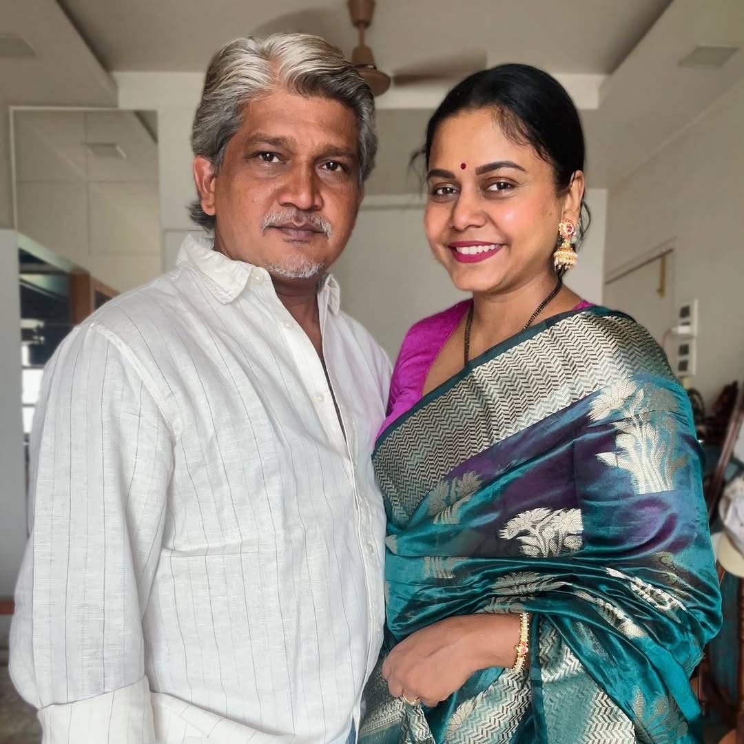 हेमांगीच्या या पोस्टवर नेटकऱ्यांनी विविध प्रतिक्रिया दिल्या आहेत. 'नशीबवान आहेस, अनिकेतला उगाच डोक्यावर घेतलंय. खरी मजा तर नवऱ्याने बायकोला काहीतरी छान बनवून खाऊ घालण्यात आहे. असा नवरा खूपच कमी जणींकडे असावा', अशी कमेंट एकाने केली. तर 'मलाही दाजींसारखाच नवरा पाहिजे', असं दुसरीने म्हटलंय.