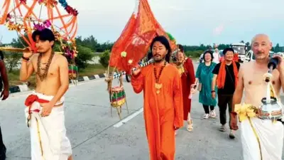 जपानी व्यापारी भगवान शंकराच्या भक्तीत लीन, अब्जावधींची संपत्ती सोडून धारण केले भगवे वस्त्र