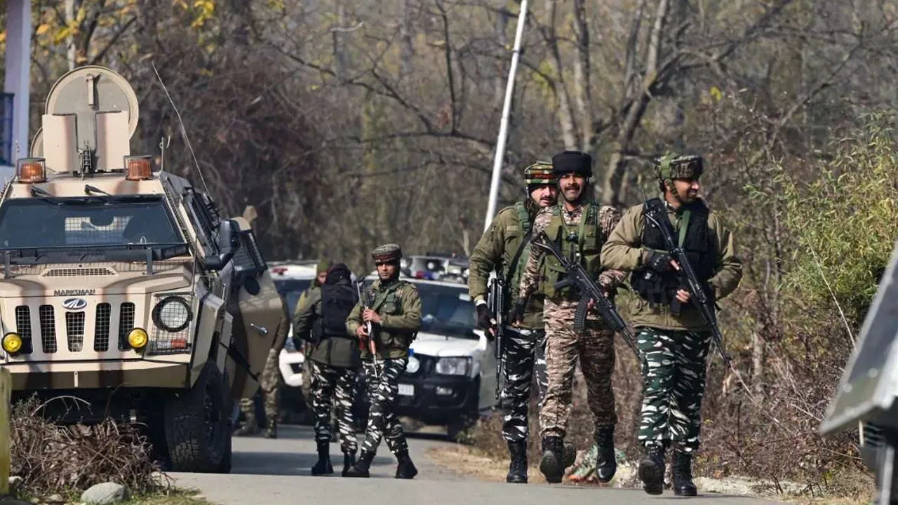 मोठी बातमी! जम्मू-काश्मीरच्या किश्तवाडमध्ये चकमक सुरू, सुरक्षा दलांनी जैशच्या दहशतवाद्यांना घेरलं