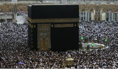 Inside Kaaba: काबाच्या आत काय आहे ? याच्या आतमध्ये प्रवेश कोणाला दिला जातो ?