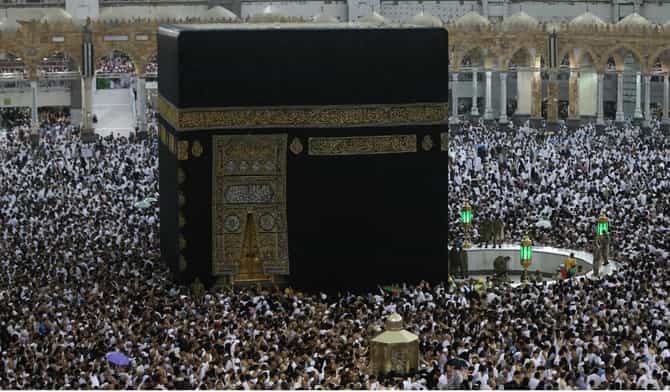 Inside Kaaba: काबाच्या आत काय आहे ? याच्या आतमध्ये प्रवेश कोणाला दिला जातो ?
