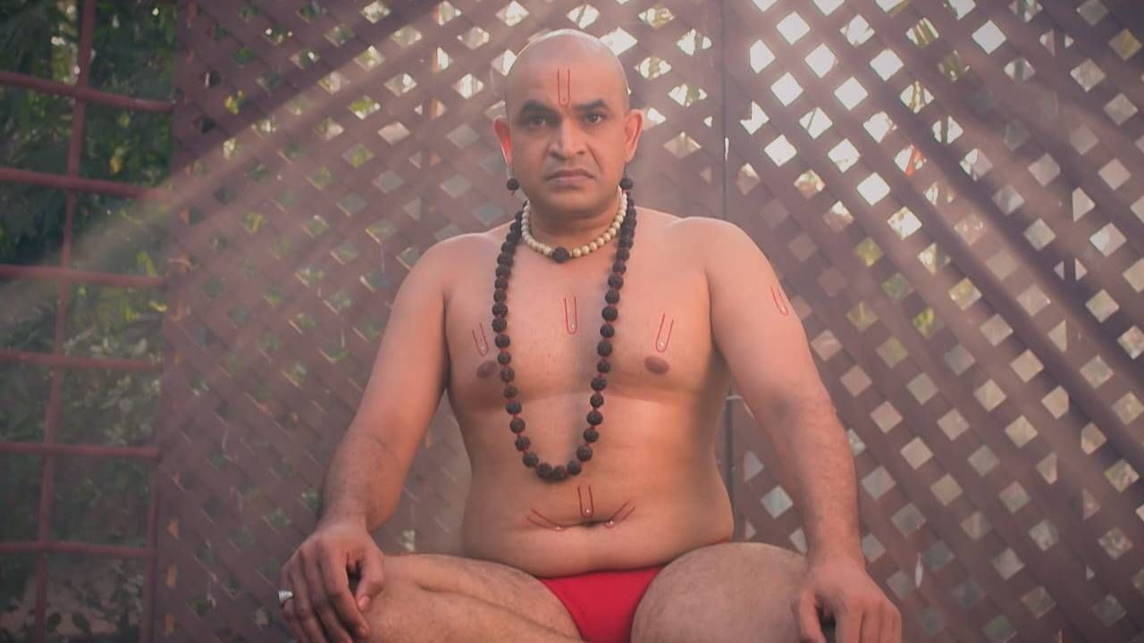 कलर्स मराठी वाहिनीवरील 'जय जय स्वामी समर्थ' मालिकेत या आठवड्यात गुरुपौर्णिमा विशेष भाग बघायला मिळणार आहे. अध्यात्म, परंपरा आणि भक्तीने न्हायलेलं अक्कलकोट हे गाव यंदा गुरुपौर्णिमेच्या  दिवशी एका विलक्षण साक्षात्काराचं साक्ष बनणार आहे. 
