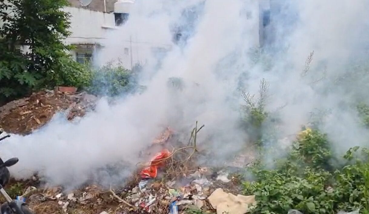 डेंग्यूचा प्रसार रोखण्यासाठी डासांची उत्पत्तीस्थाने नष्ट करणे आवश्यक असते. त्यामुळे ही फवारणी अत्यंत महत्त्वाची ठरत आहे.