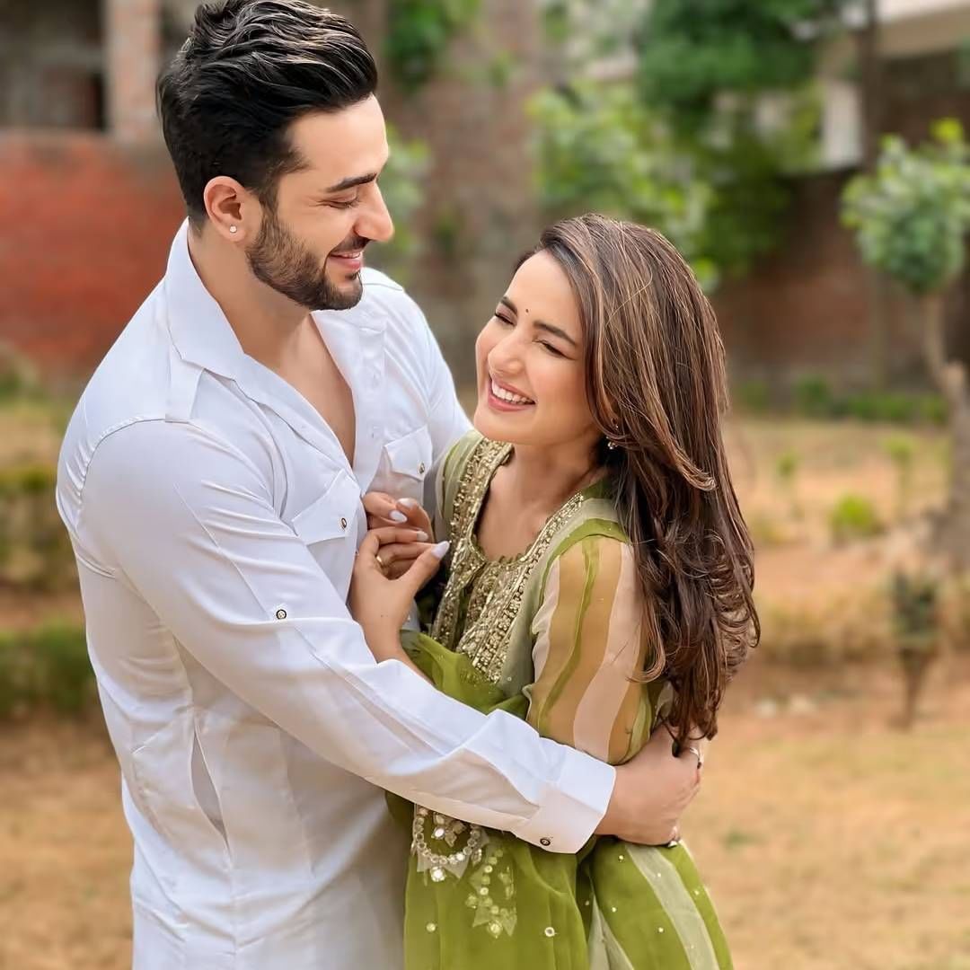 अली गोनी आणि जॅस्मिन भसीन टीव्हीवरील लोकप्रिय कपल आहे. दोघांची जोडी फॅन्सना खूप आवडायची. दोघे आपल्या लव्हलाईफमुळे चर्चेत असतात. अली आणि जॅस्मिन अनेक वर्षांपासून रिलेशनशिपमध्ये आहेत. काही दिवसांपूर्वी दोघांनी लिव्ह इनमध्ये राहण्याचा निर्णय घेतला आणि दोघे नव्या घरात शिफ्ट झाले. 