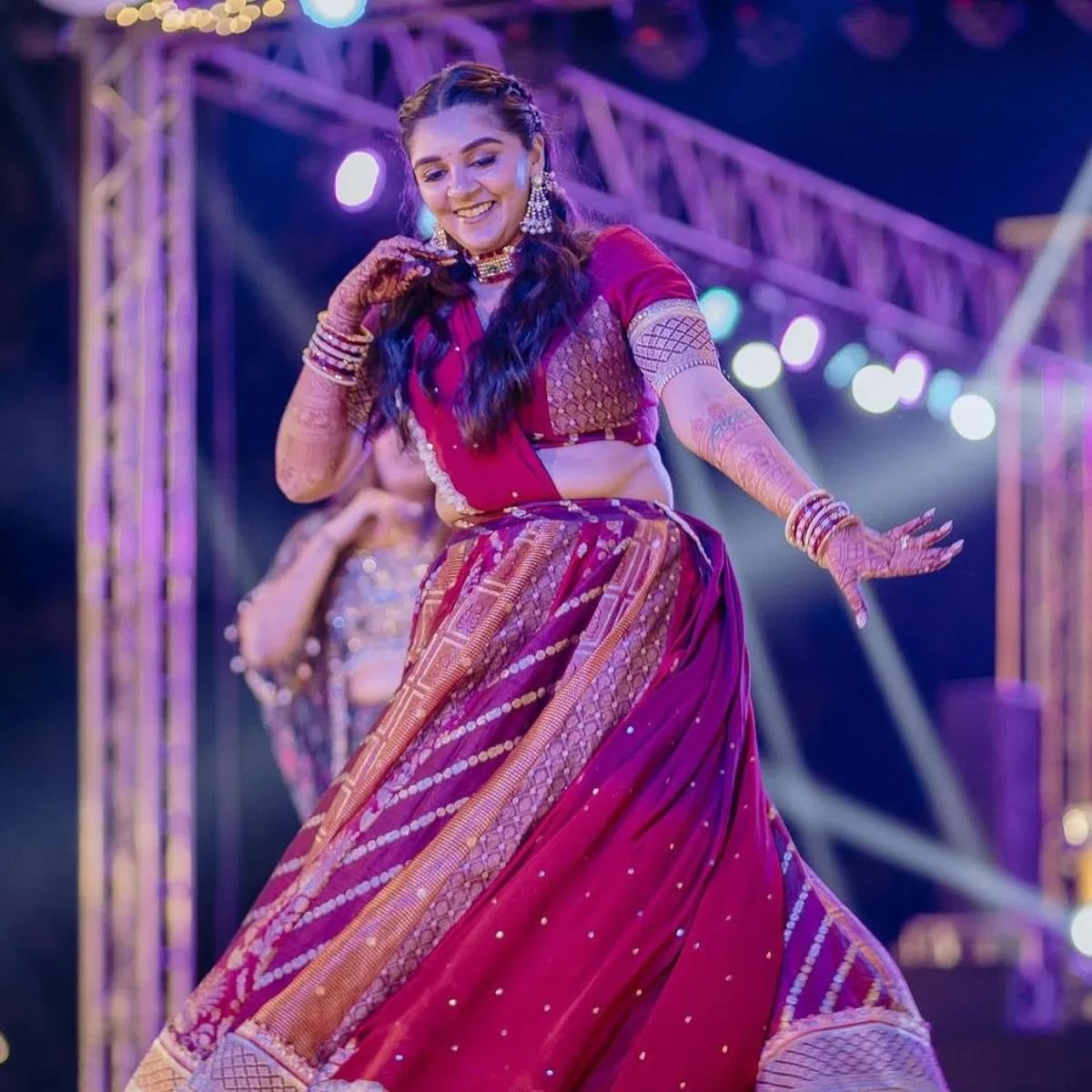 दिलीप जोशी यांचा मुलगा देखील एक अभिनेता आहे, जो 'धमाका' सिनेमात दिसला होता. याशिवाय, तो इतर अनेक प्रकल्पांमध्येही काम करत राहतो. दिलीप जोशींप्रमाणेच त्यांचा मुलगा आणि सून देखील अभिनय विश्वातील आहेत.