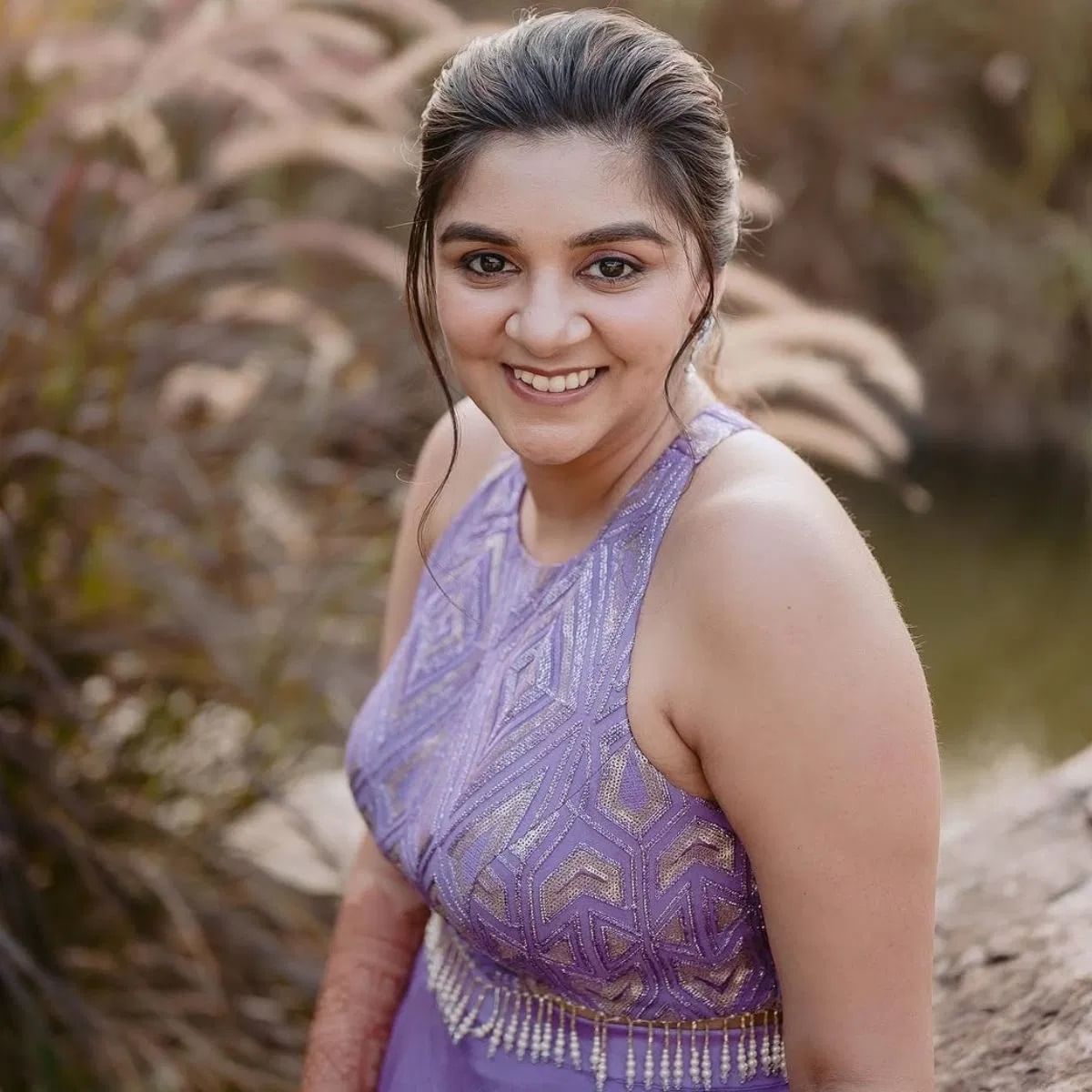 दिलीप जोशी यांची सून उन्नती खूपच सुंदर आहे. ती एका गुजराती कुटुंबातील आहे आणि अभिनेत्री आहे. ती एक गुजराती रंगभूमी कलाकार आहे. जेठालाल यांच्या सुनेलाही एका गुजराती नाटकात सर्वोत्कृष्ट अभिनेत्रीचा पुरस्कार मिळाला होता.