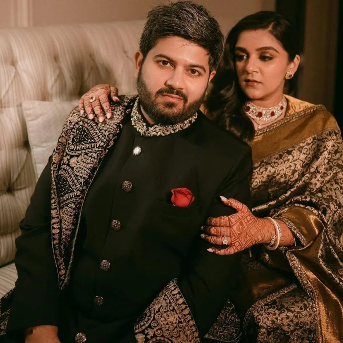 मुलगा ऋत्विकने त्याची मैत्रीण उन्नती गालाशी लग्न केले. ज्याचा व्हिडिओ देखील खूप चर्चेत होता. 'तारक मेहता का उल्टा चष्मा' मधील अनेक स्टार्सनीही या लग्नाला हजेरी लावली होती. त्यांच्या मुलाचे लग्न 2023 मध्ये झाले.