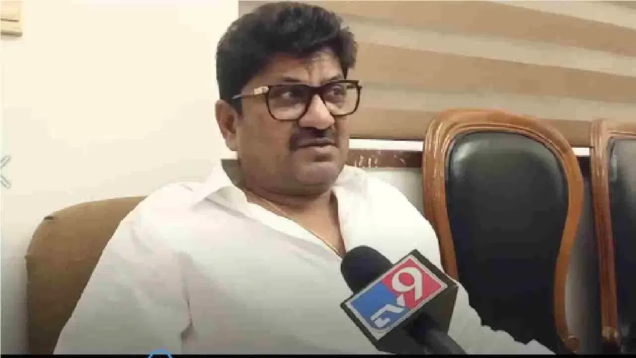 50 खोके, एकदम ओके म्हणणारा काँग्रेस नेता अखेर भाजपमध्ये, पक्ष प्रवेश करताच काय म्हणाले? 50 खोके, एकदम ओके म्हणणारा काँग्रेस नेता अखेर भाजपमध्ये, पक्ष प्रवेश करताच काय म्हणाले?
