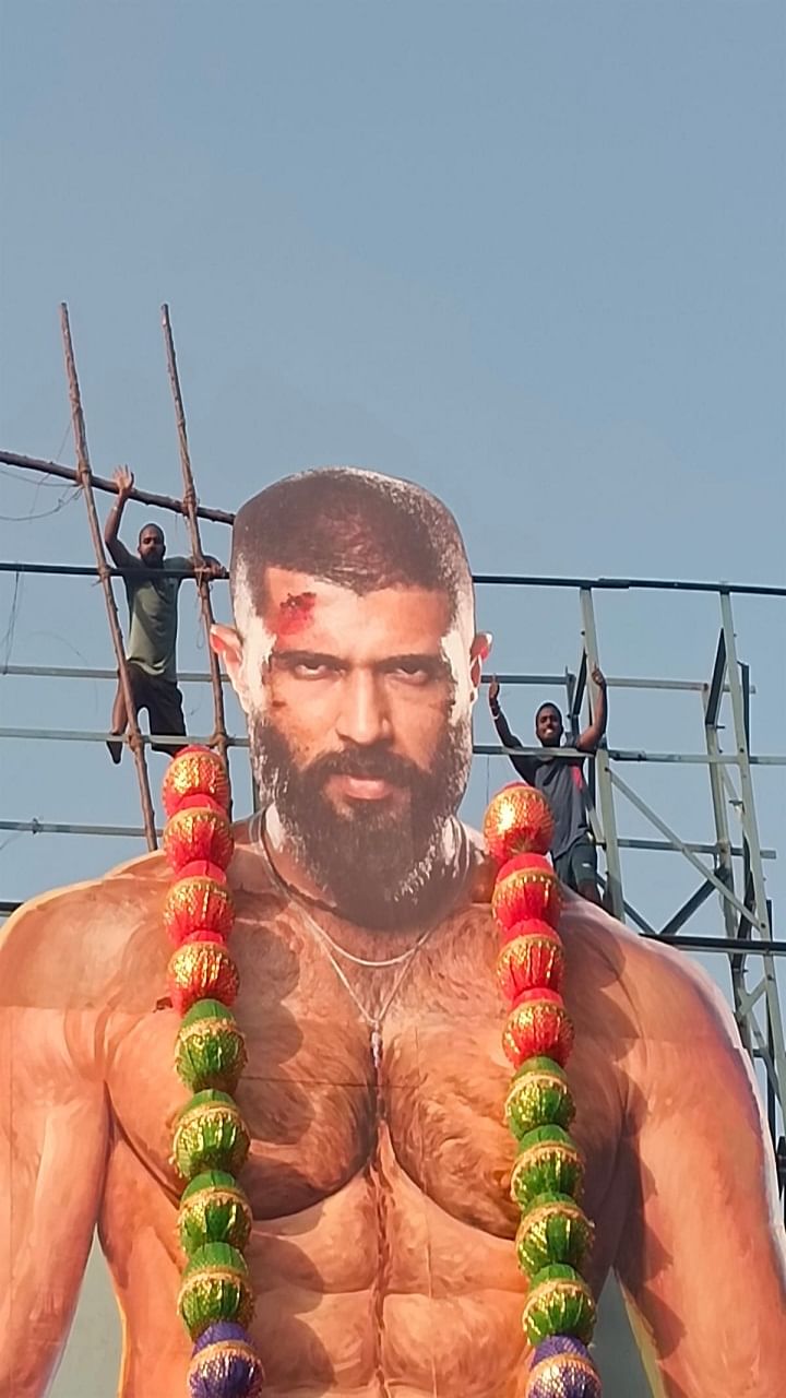 किंग्डमचा ट्रेलर 26 जुलै रोजी प्रदर्शित झाला होता, ज्याला चाहत्यांकडून प्रचंड प्रेम मिळाले आहे. आता, ट्रेलर रिलीज झाल्यानंतर अवघ्या पाच दिवसांनी, हा सिनेमा थिएटरमध्ये दाखल होत आहे. हा सिनेमा 31 जुलै रोजी प्रदर्शित होणार आहे.