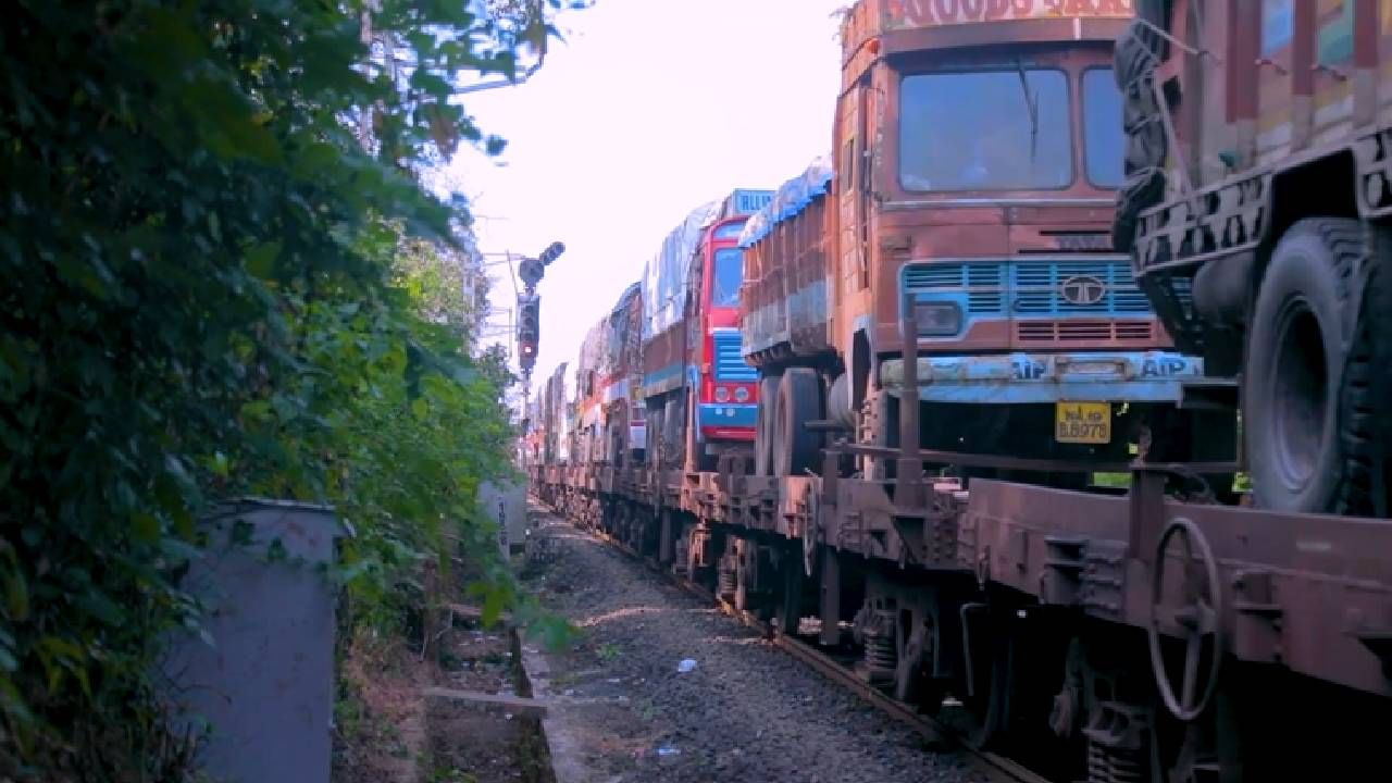 या रो रो सेवेतंर्गत मालवाहू ट्रकप्रमाणे तुम्हाला तुमची कार नेण्याची सुविधा रेल्वेकडून उपलब्ध करुन देण्यात येणार आहे. ही विशेष ‘रो-रो’ सेवा रायगड जिल्ह्यातील कोलाड येथून सुरू होऊन गोव्यातील वेर्णा या अंतिम स्थानकापर्यंत उपलब्ध असेल. 