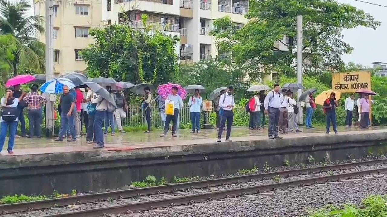 पश्चिम उपनगरांशी कमी वेळेत जोडणाऱ्या या मार्गावर १५ वर्षांनंतरही मर्यादित गाड्या धावत असल्याने प्रवाशांचे प्रचंड हाल होत आहेत.