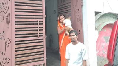 हप्ता दे अन् बायको ने... कर्ज फेडलं नाही म्हणून बँकेवाले बायकोलाच घेऊन गेले... हातपाय जोडून नवऱ्याची गयावया