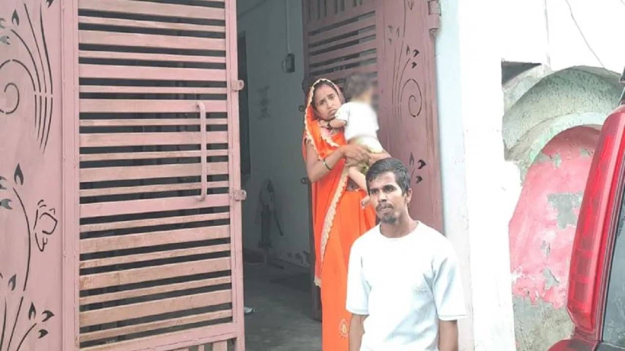 हप्ता दे अन् बायको ने... कर्ज फेडलं नाही म्हणून बँकेवाले बायकोलाच घेऊन गेले... हातपाय जोडून नवऱ्याची गयावया