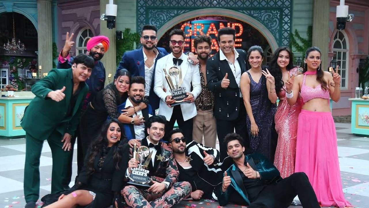 करण आणि एल्विशने विजेतेपद जिंकलं. तर अली गोणी आणि रीम शेख या जोडीला 'लाफ्टर शेफ्स 2'चे उपविजेते म्हणून घोषित करण्यात आलं. ग्रँड फिनालेमध्ये सोनाली बेंद्रे आणि मुनव्वर फारुकी यांनीही हजेरी लावली होती. 
