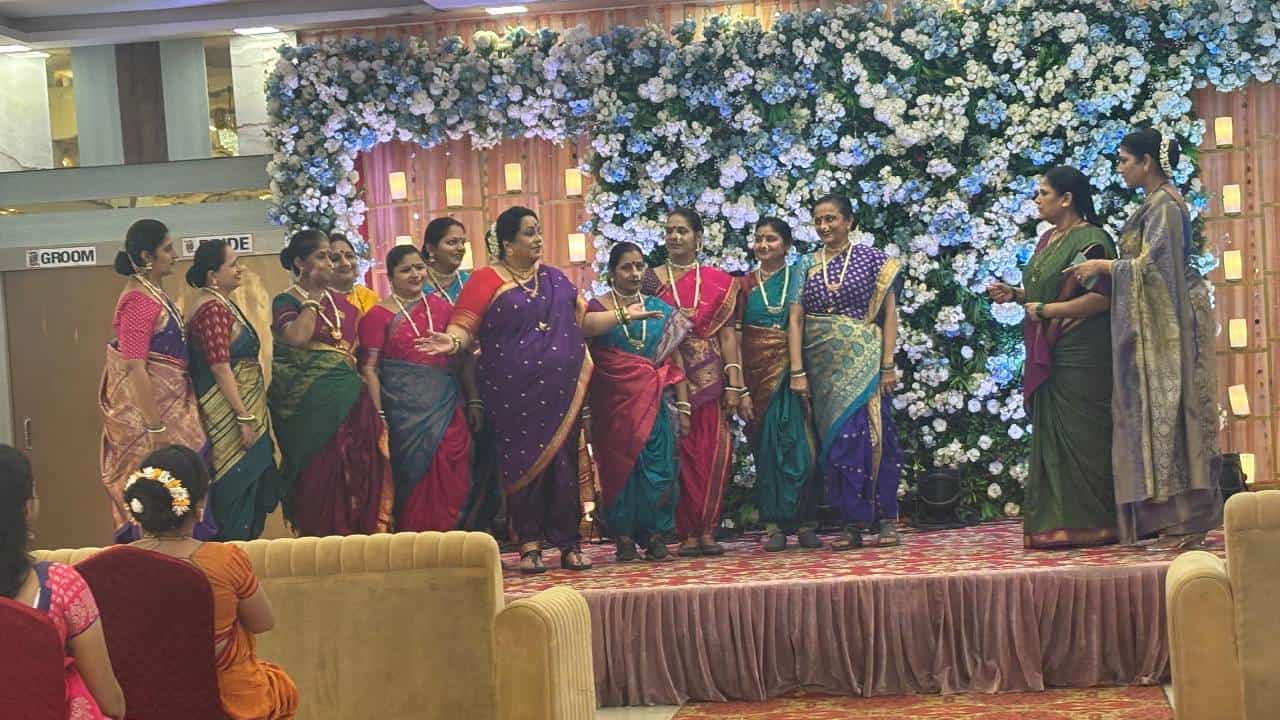 झी मराठी वाहिनीवरील दोन लोकप्रिय मालिका 'लक्ष्मी निवास’ आणि ‘पारू’ यांचा महासंगम होणार आहे. हा महासंगम मालिकेला एका नव्या वळणावर घेऊन जाणार आहे. जिथे जुन्या कॉलेजच्या आठवणी, गैरसमज, मैत्री आणि मंगळागौर स्पर्धा.. हे सर्व पहायला मिळणार आहे.