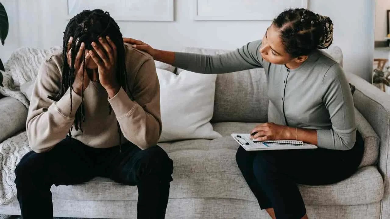 या 3 चुका केवळ तुम्हालाच नाही तर तुमचे संपूर्ण कुटुंब कर्जात बुडवतील, आधीच व्हा सावध या 3 चुका केवळ तुम्हालाच नाही तर तुमचे संपूर्ण कुटुंब कर्जात बुडवतील, आधीच व्हा सावध