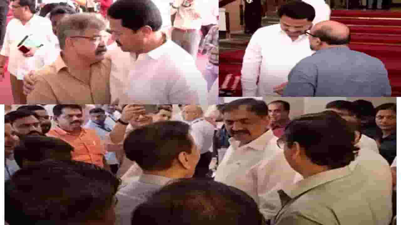 Maharashtra Assembly : नाना पटोले अन् आव्हाडांची गळाभेट, तर गिरीश महाजन, मुंडे अन् जयंत पालटांमध्ये गप्पा, बघा नेमकं काय झालं? Maharashtra Assembly : नाना पटोले अन् आव्हाडांची गळाभेट, तर गिरीश महाजन, मुंडे अन् जयंत पालटांमध्ये गप्पा, बघा नेमकं काय झालं?