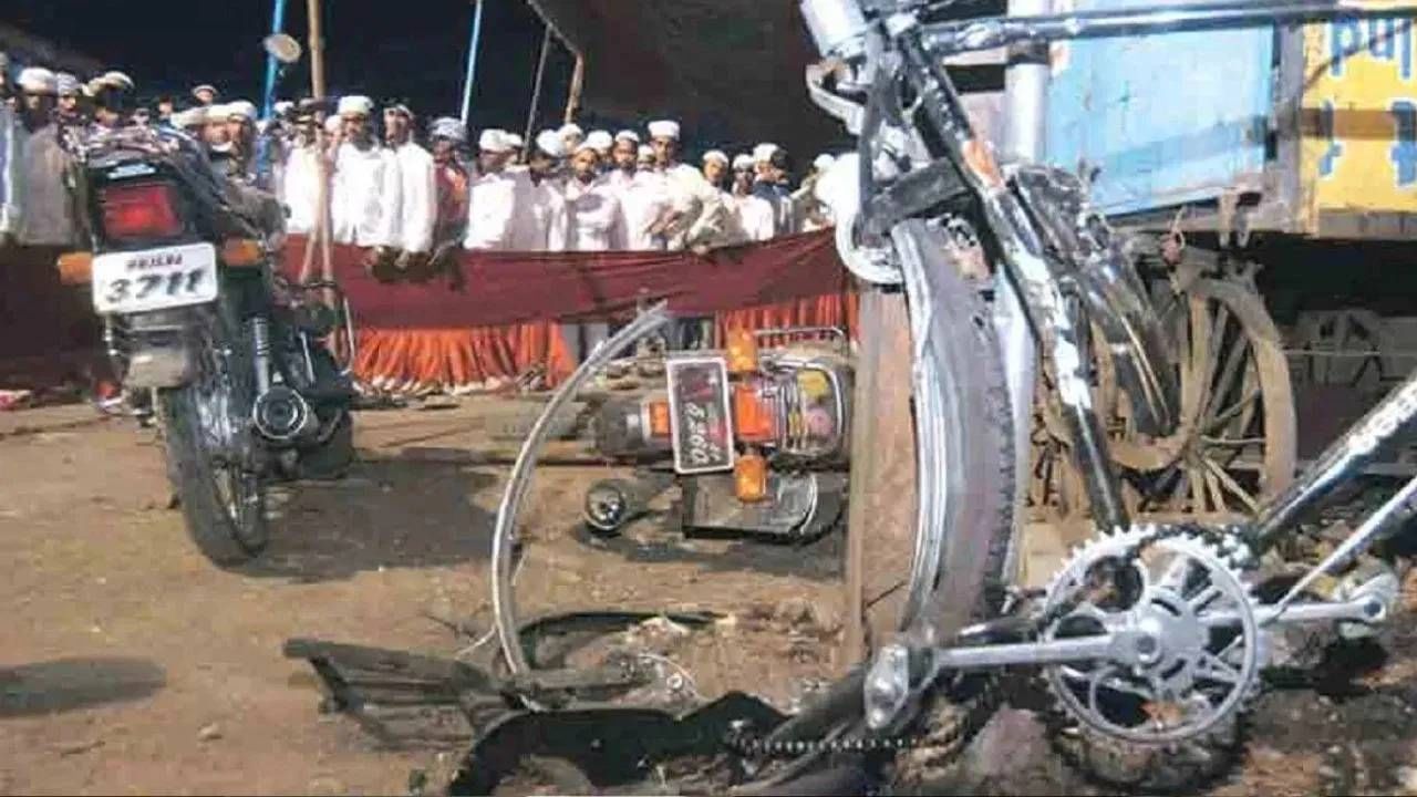 Malegaon Bomb Blast : मालेगाव बॉम्बस्फोट प्रकरणात काय-काय घडलं? पहा संपूर्ण टाइमलाइन Malegaon Bomb Blast : मालेगाव बॉम्बस्फोट प्रकरणात काय-काय घडलं? पहा संपूर्ण टाइमलाइन