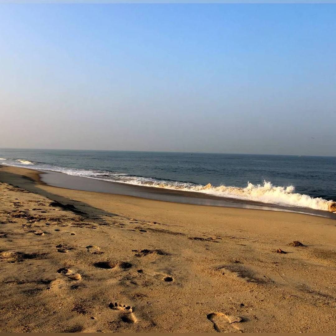 मालगुंड बीच, महाबळेश्वरपासून 200 किमी अंतरावर आहे. स्वच्छ वातावरण आणि सफेद रेतीसाठी हा बीच ओळखला जातो. मालगुंड मराठी कवी केशवसूत यांचं जन्मस्थान आहे. इथे एक संग्रहालय सुद्धा आहे. 