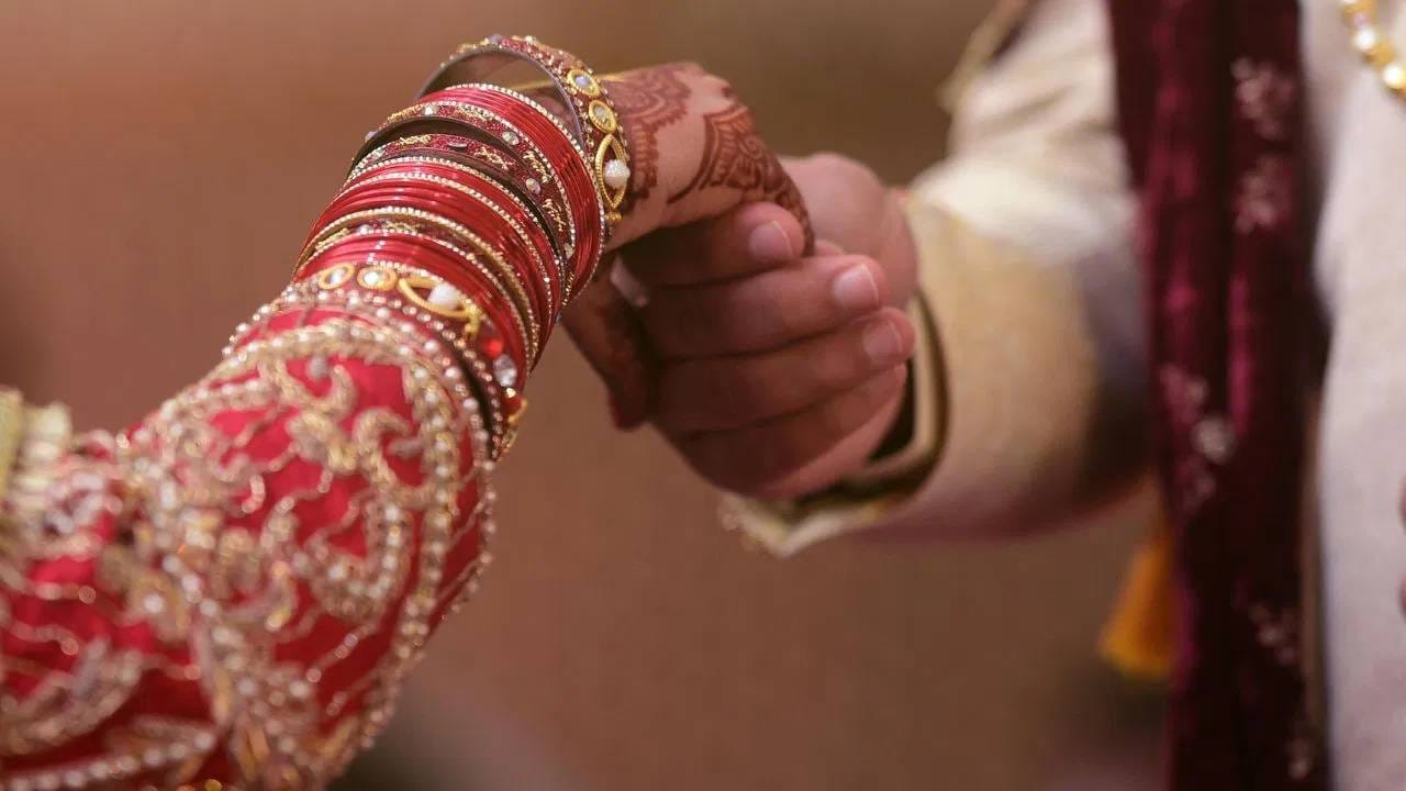 भारतातील असं एक गाव जिथे सर्वच आहेत घर जावई, लग्नानंतर मुलगा सोडतो आपलं घर भारतातील असं एक गाव जिथे सर्वच आहेत घर जावई, लग्नानंतर मुलगा सोडतो आपलं घर